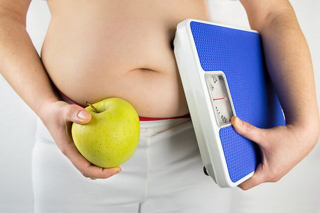 Příprava na hubnutí zahrnuje vážení se a snižování denních kalorií. 